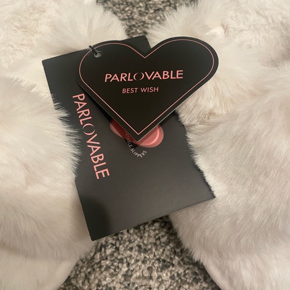 Parlovable Women's Cross Band Slippers White New With Tags Size 7/8 - Picture 3 of 8